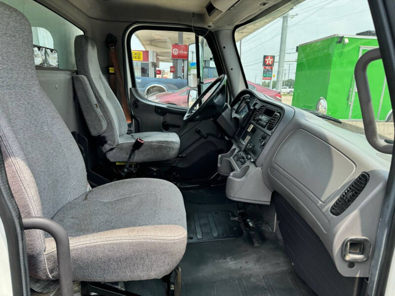 2013 Freightliner M2 106