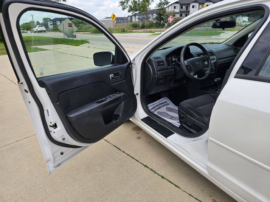 2009 Ford Fusion for sale at Bigfoot Auto in Hiawatha, IA