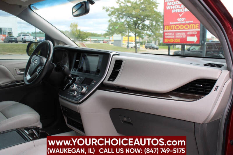 2017 Toyota Sienna XLE Premium 8-Passenger