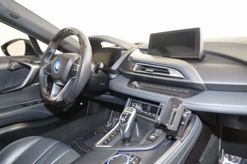 2017 BMW i8