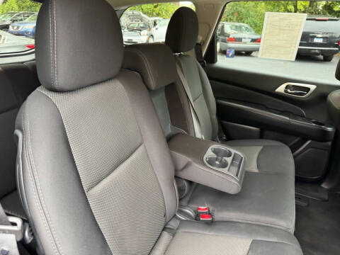 2020 Nissan Pathfinder SV