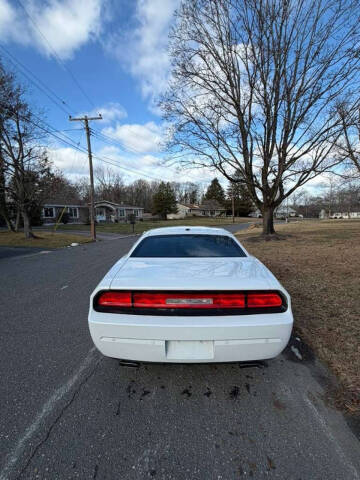 2014 Dodge Challenger SXT Plus