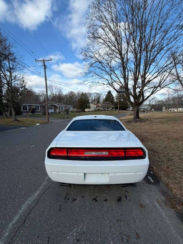 2014 Dodge Challenger SXT Plus