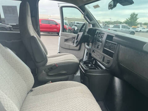 2025 GMC Savana LT 3500