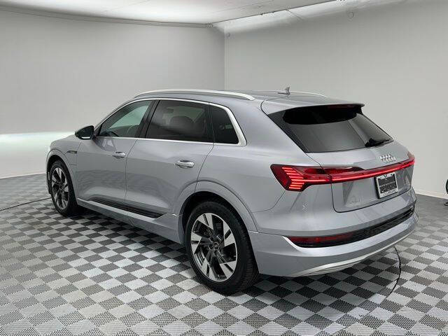 2022 Audi e-tron quattro Premium