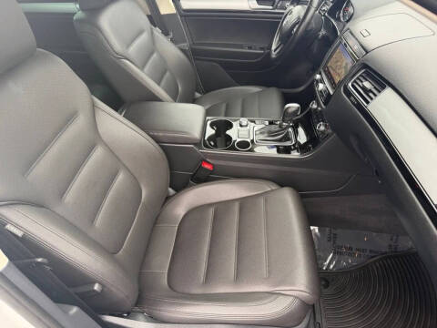 2017 Volkswagen Touareg V6 Sport