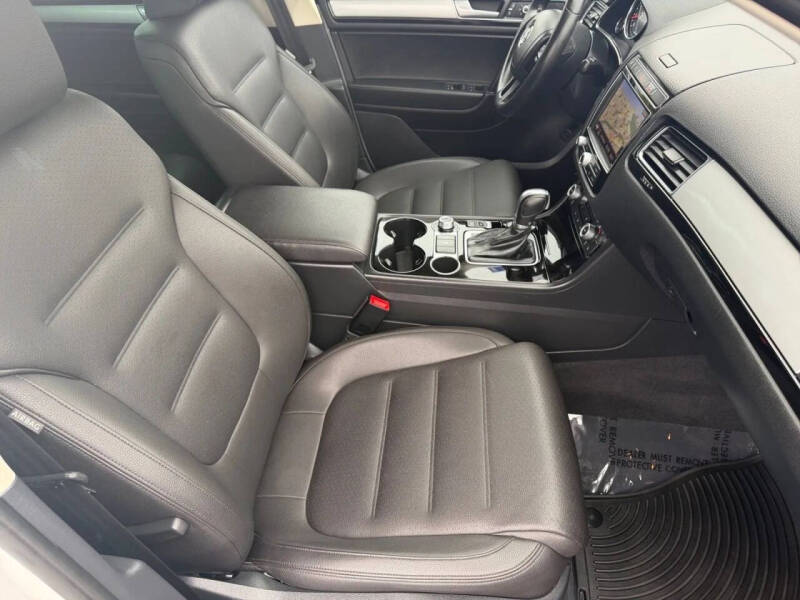 2017 Volkswagen Touareg V6 Sport