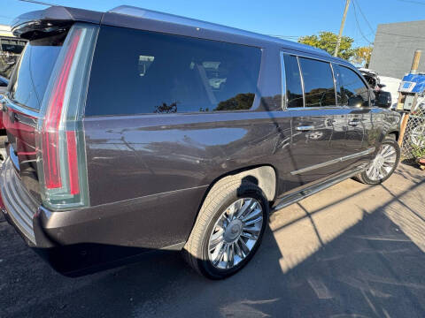 2017 Cadillac Escalade ESV Platinum