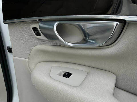 2019 Volvo XC90 T6 Momentum