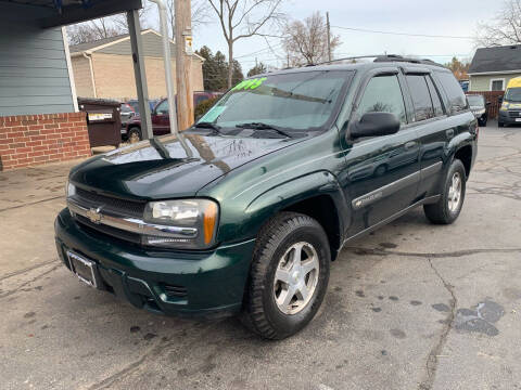 2004 Chevrolet TrailBlazer for sale at DISCOVER AUTO SALES in Racine WI