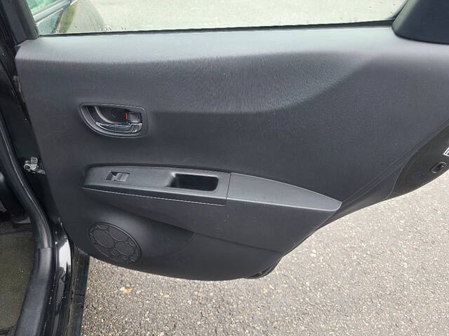 2012 Toyota Yaris 5-Door LE