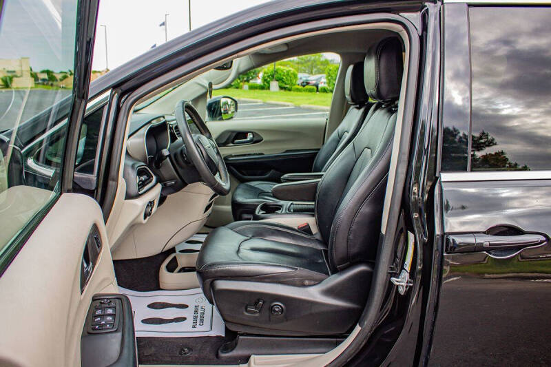 2022 Chrysler Pacifica Touring L