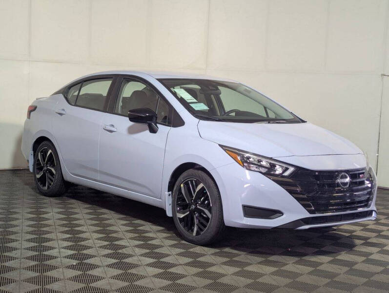 2025 Nissan Versa SR