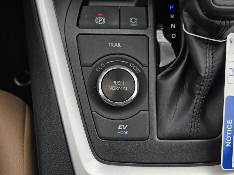 2025 Toyota RAV4 Hybrid LE