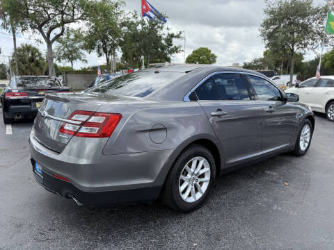 2013 Ford Taurus SE