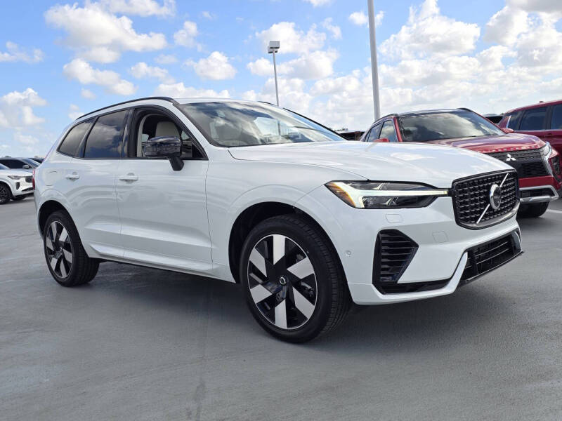 2025 Volvo XC60 T8 Plus Dark Theme