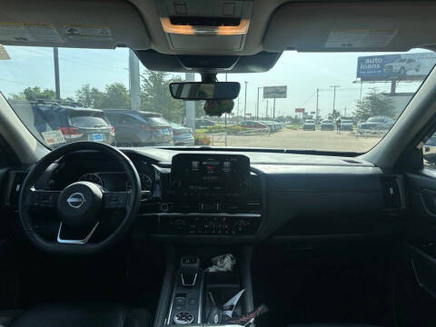 2024 Nissan Pathfinder SL