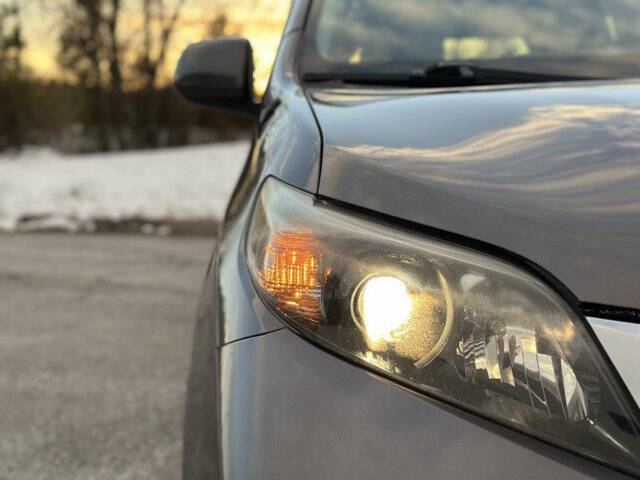 2013 Toyota Sienna SE 8-Passenger