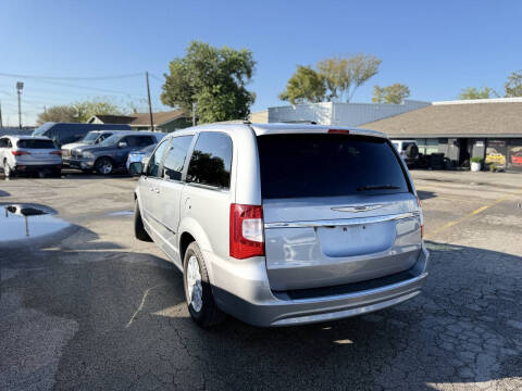 2014 Chrysler Town and Country Touring