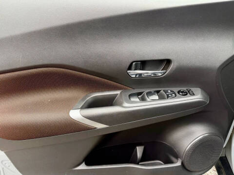 2021 Nissan Kicks SR