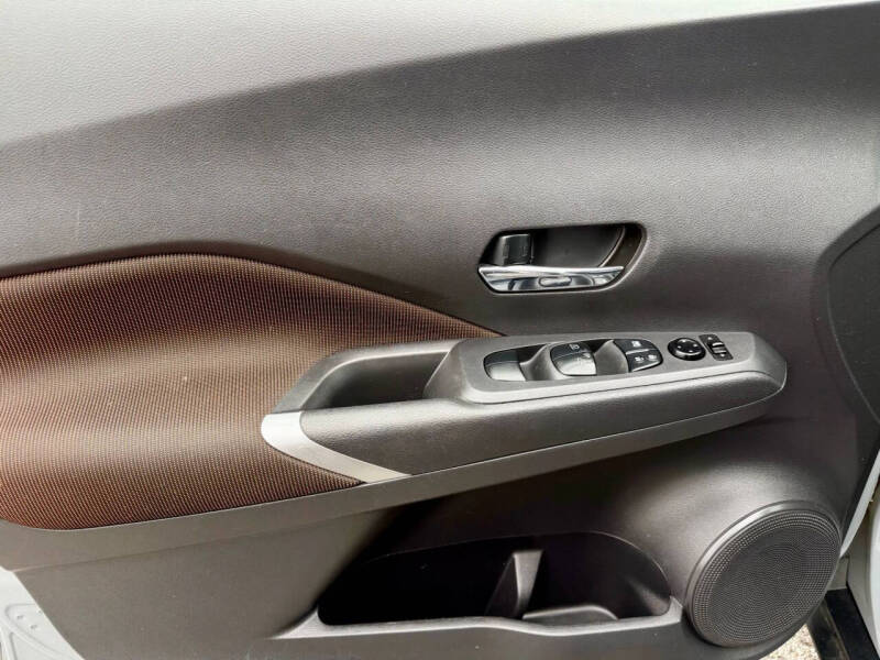 2021 Nissan Kicks SR