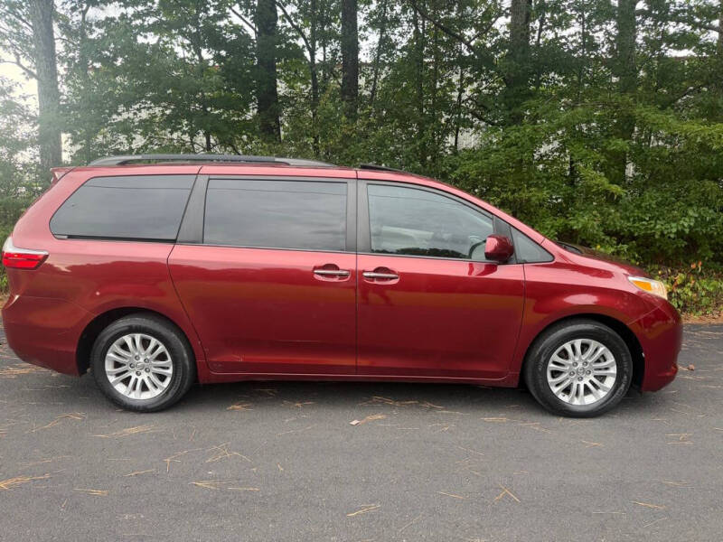 2017 Toyota Sienna XLE 8-Passenger