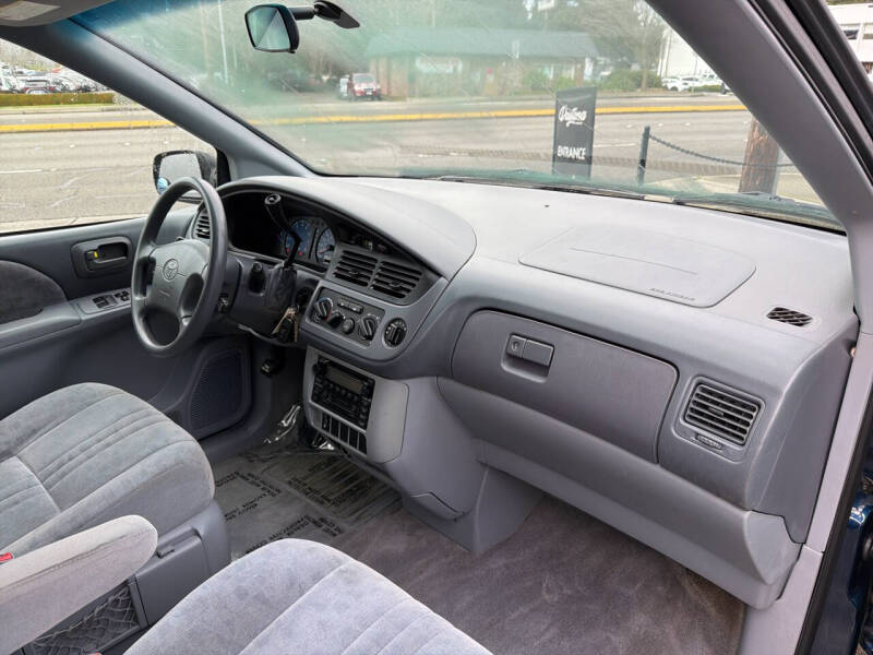 2001 Toyota Sienna LE