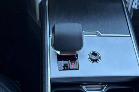 2025 Land Rover Range Rover P530 SE