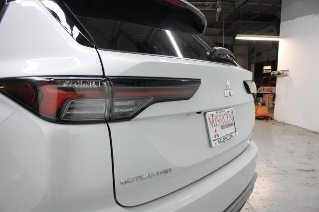 2025 Mitsubishi Outlander SE