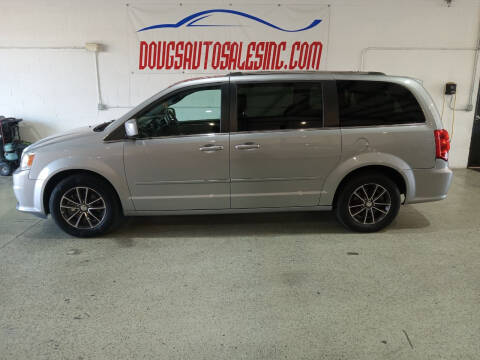 2017 Dodge Grand Caravan for sale at DOUG'S AUTO SALES INC in Pleasant View TN