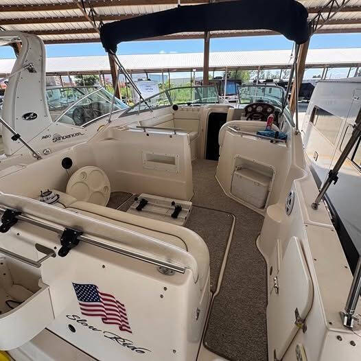 2005 Rinker 270 Express Cruiser