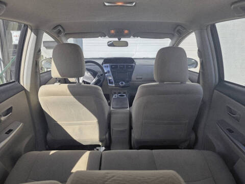 2014 Toyota Prius v Two