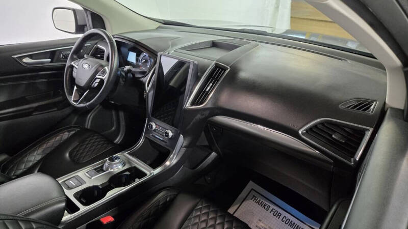2023 Ford Edge Titanium