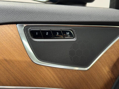 2023 Volvo XC90 Recharge T8 Core Bright Theme