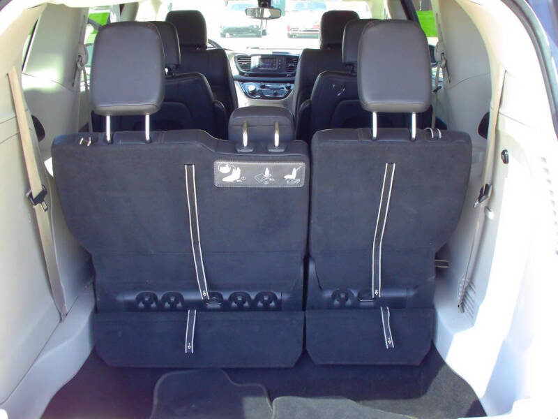2017 Chrysler Pacifica Touring-L