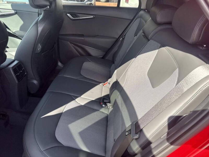 2025 Kia Niro Plug-In Hybrid EX