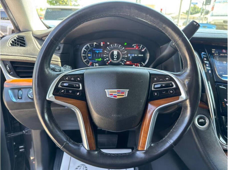 2017 Cadillac Escalade Luxury