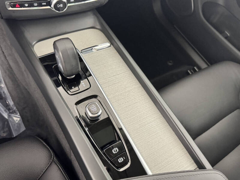 2025 Volvo XC60 B5 Plus Dark Theme