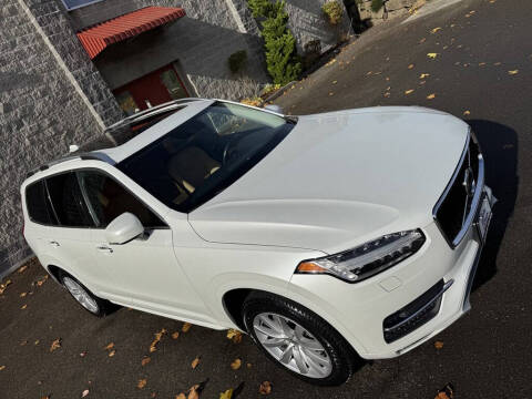 2016 Volvo XC90 T6 Momentum