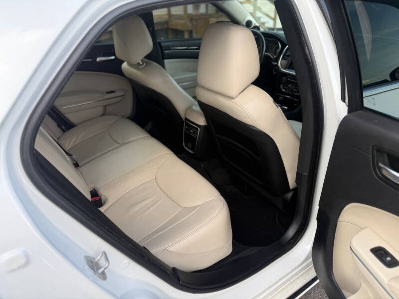 2015 Chrysler 300 Limited