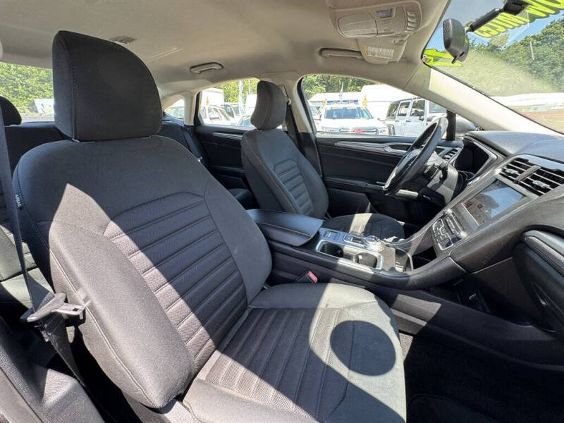 2017 Ford Fusion SE