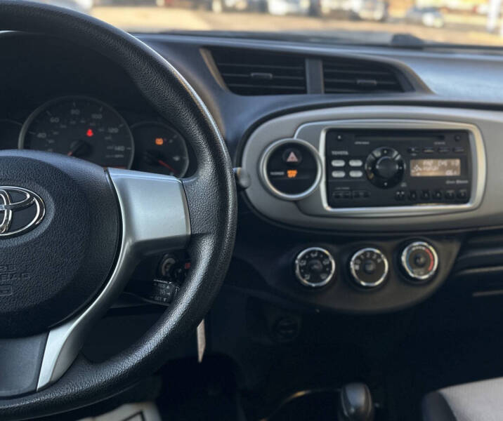 2012 Toyota Yaris 3-Door LE