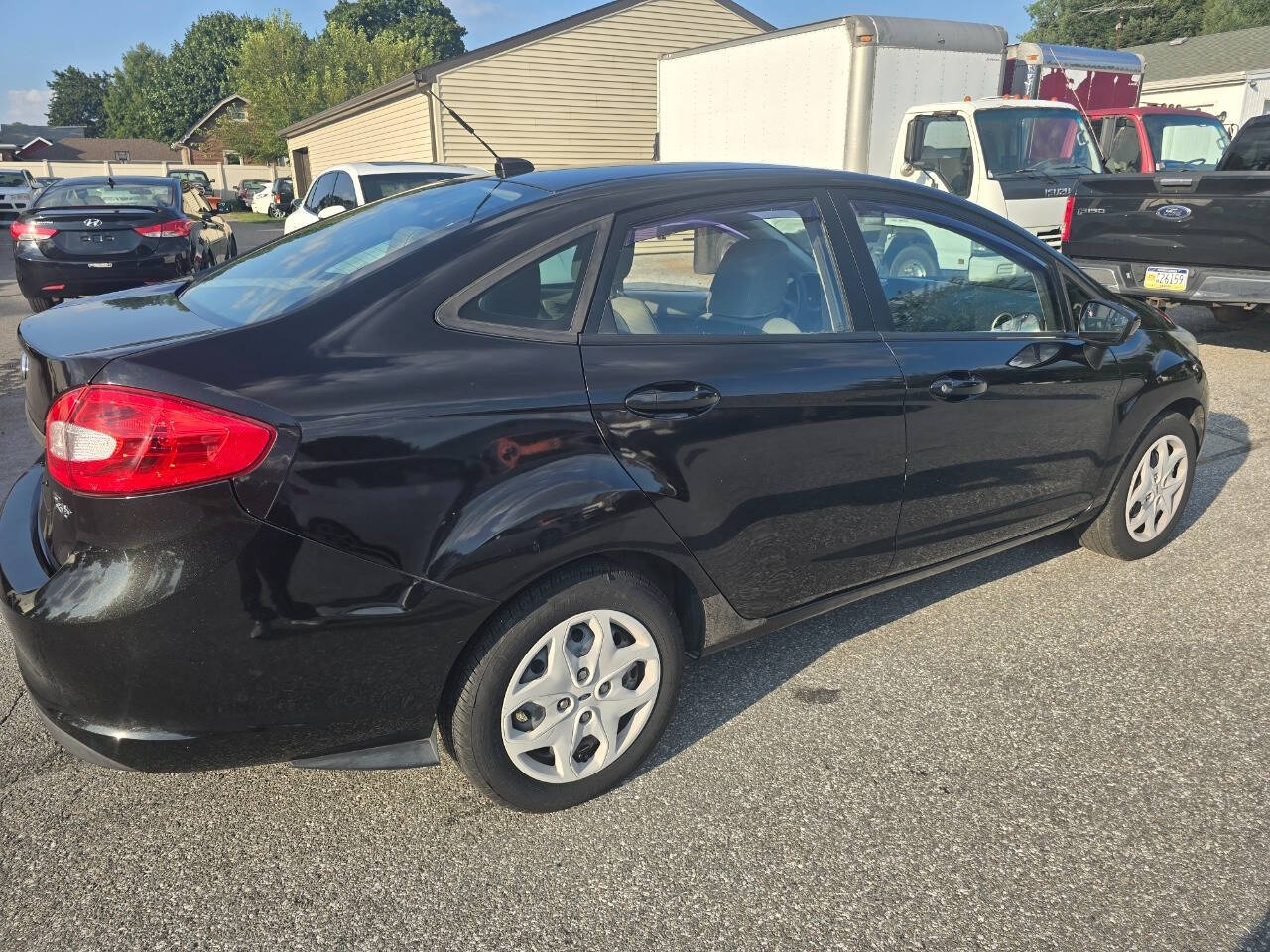 2011 Ford Fiesta for sale at QUEENSGATE AUTO SALES in York, PA