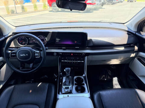 2023 Kia Carnival EX