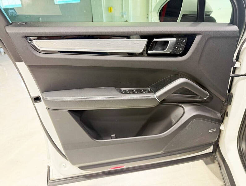 2022 Porsche Cayenne Platinum Edition