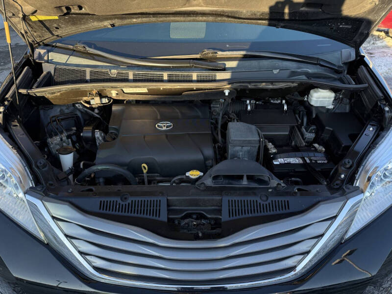 2013 Toyota Sienna XLE 8-Passenger