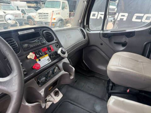 2011 Freightliner M2 106