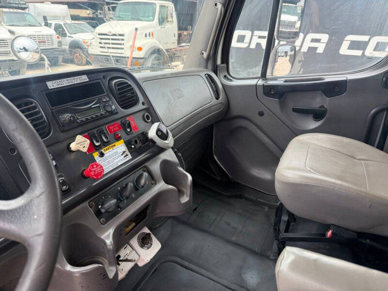 2011 Freightliner M2 106