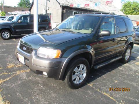 2004 Ford Escape for sale at Burt's Discount Autos in Pacific MO