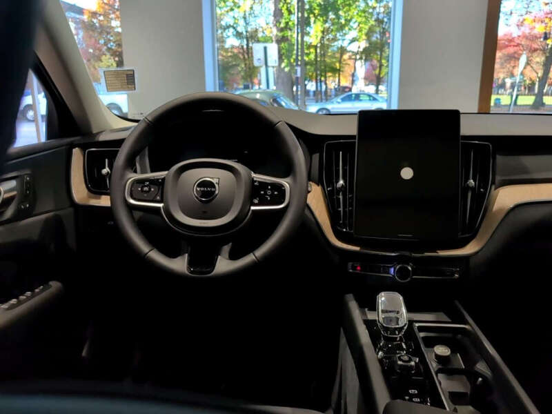 2026 Volvo XC60 B5 Plus